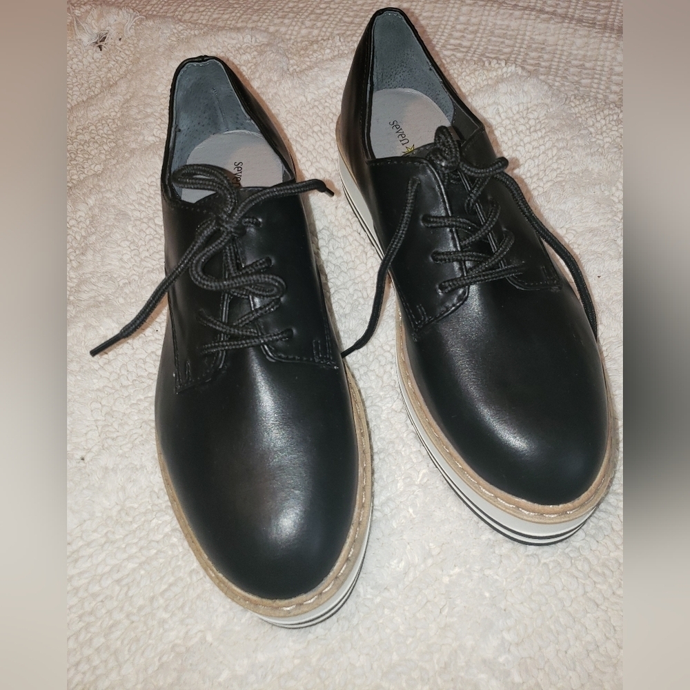 SEVEN DIALS LOAFERS SIZE 8.5